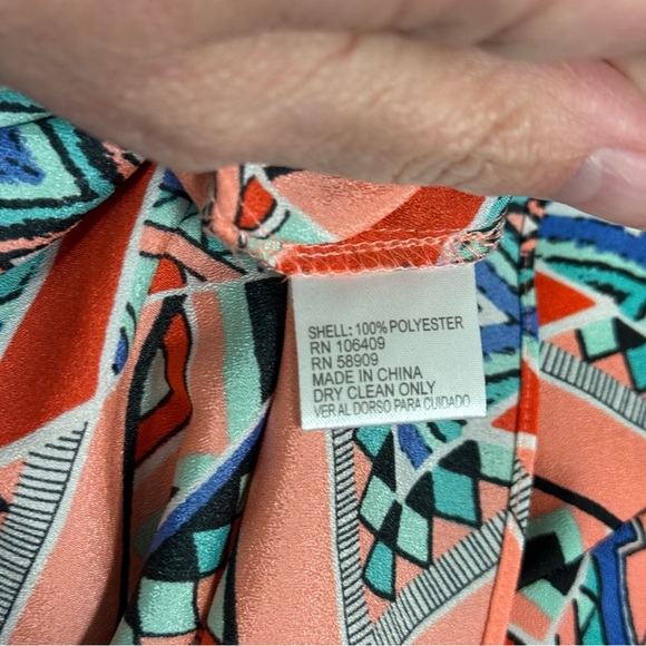 Gianni Bini Bold Tribal/Geometric Print Surplice Women's Top - Multicolor. Size - Picture 6 of 6